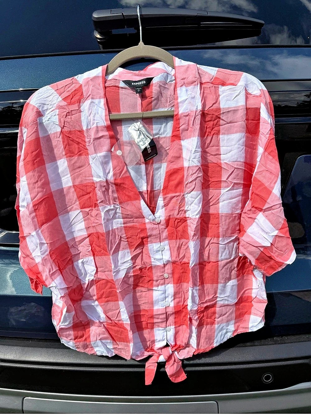 Express Koret Plaid Tie-Hem Button Down in Red & White NWT
Never worn